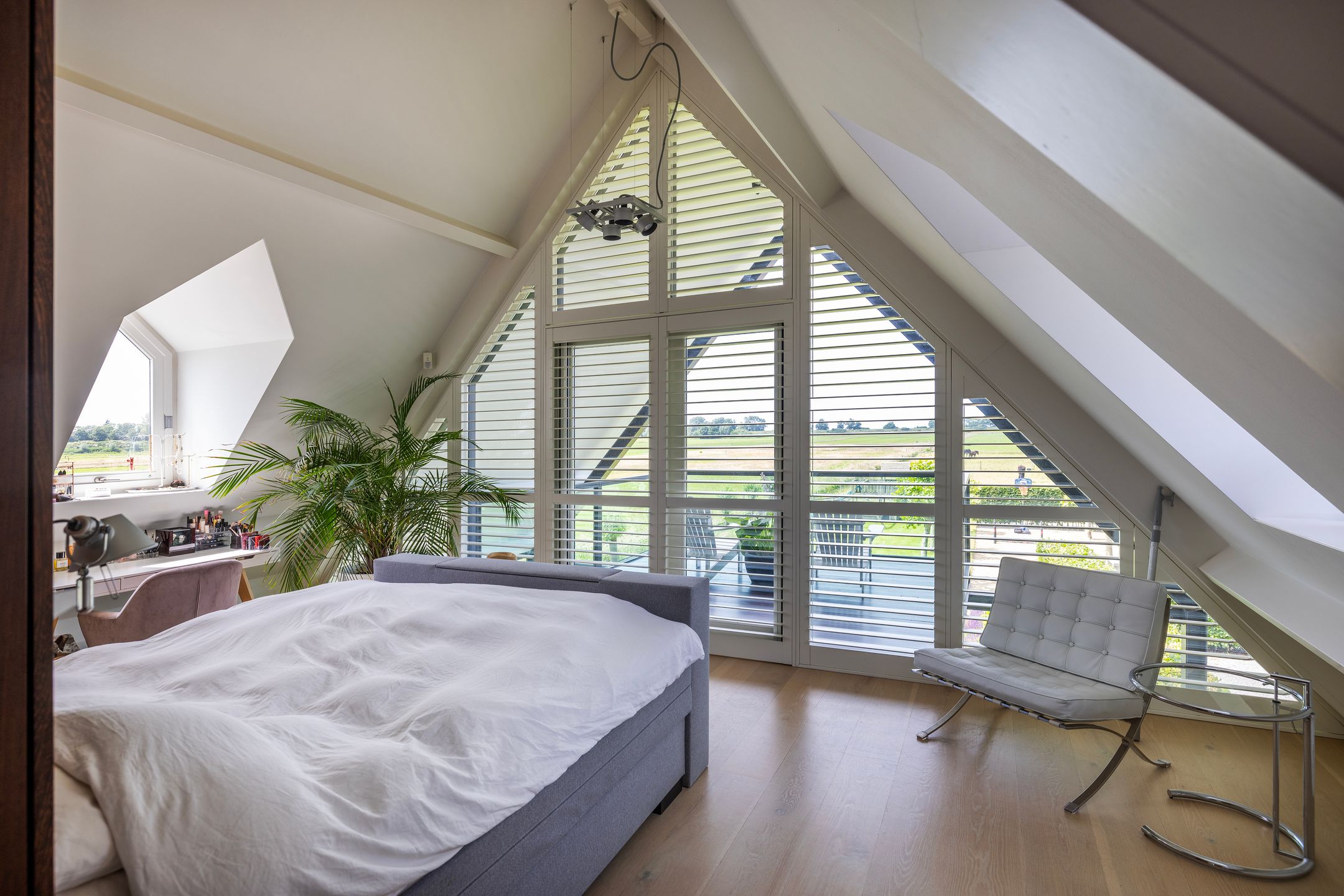 Exclusive Country Villa with Historic Views and Equestrian Facilities — 32