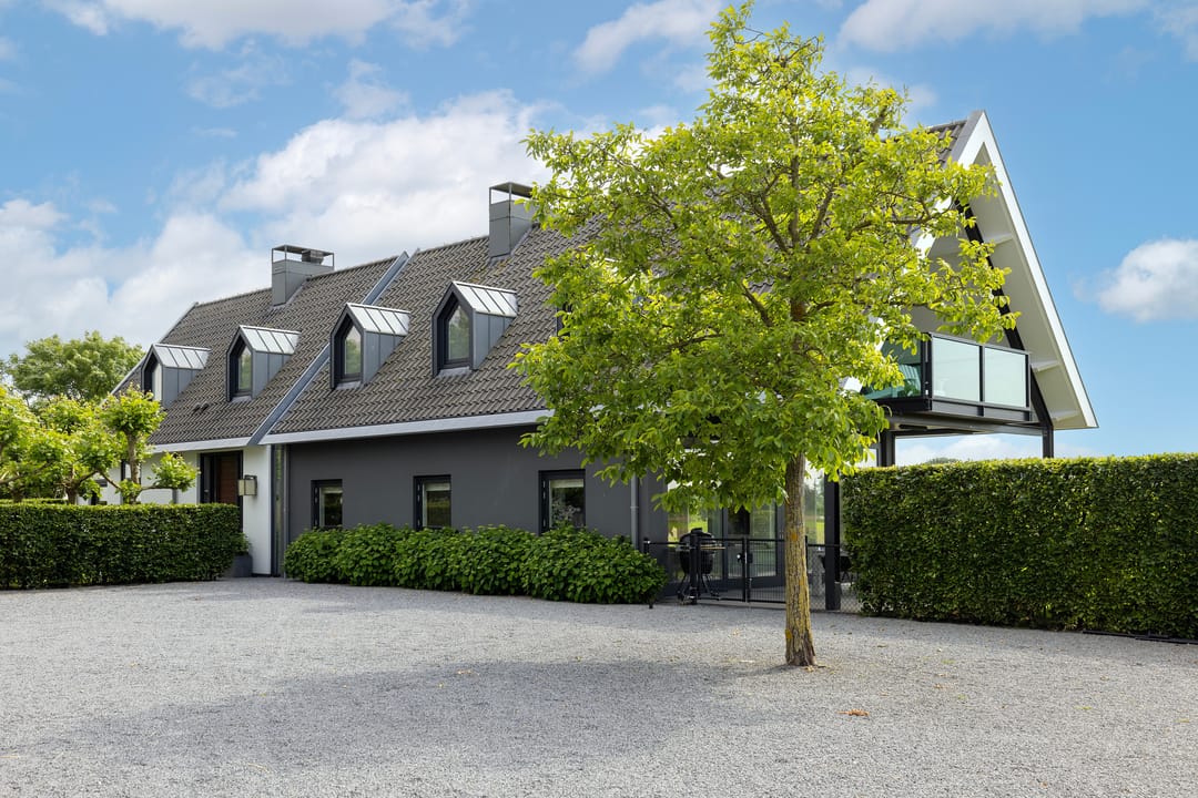 Exclusive Country Villa with Historic Views and Equestrian Facilities — 55
