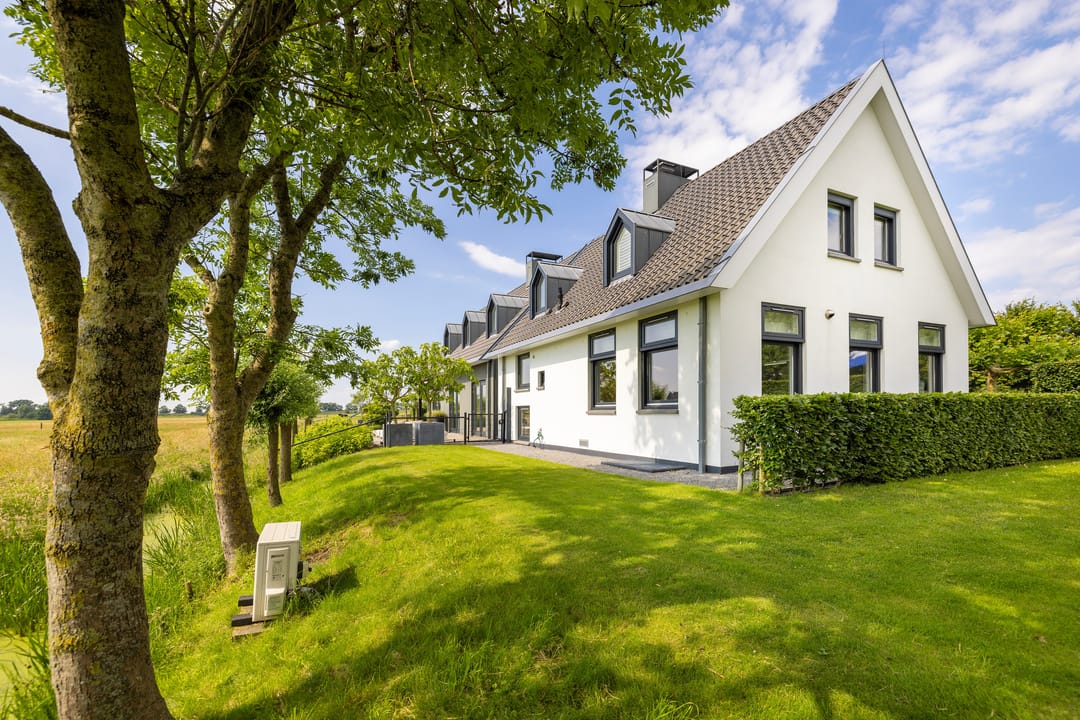 Exclusive Country Villa with Historic Views and Equestrian Facilities — 62