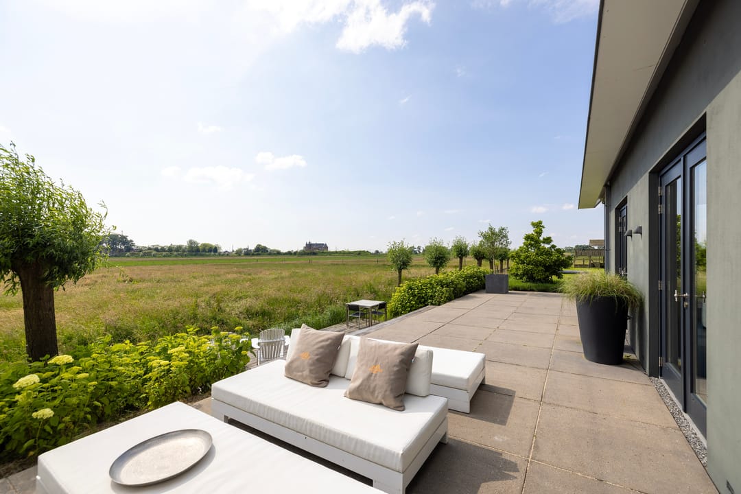 Exclusive Country Villa with Historic Views and Equestrian Facilities — 65