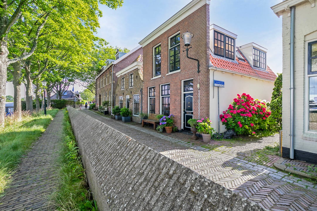 Exclusive Country Villa with Historic Views and Equestrian Facilities — 77