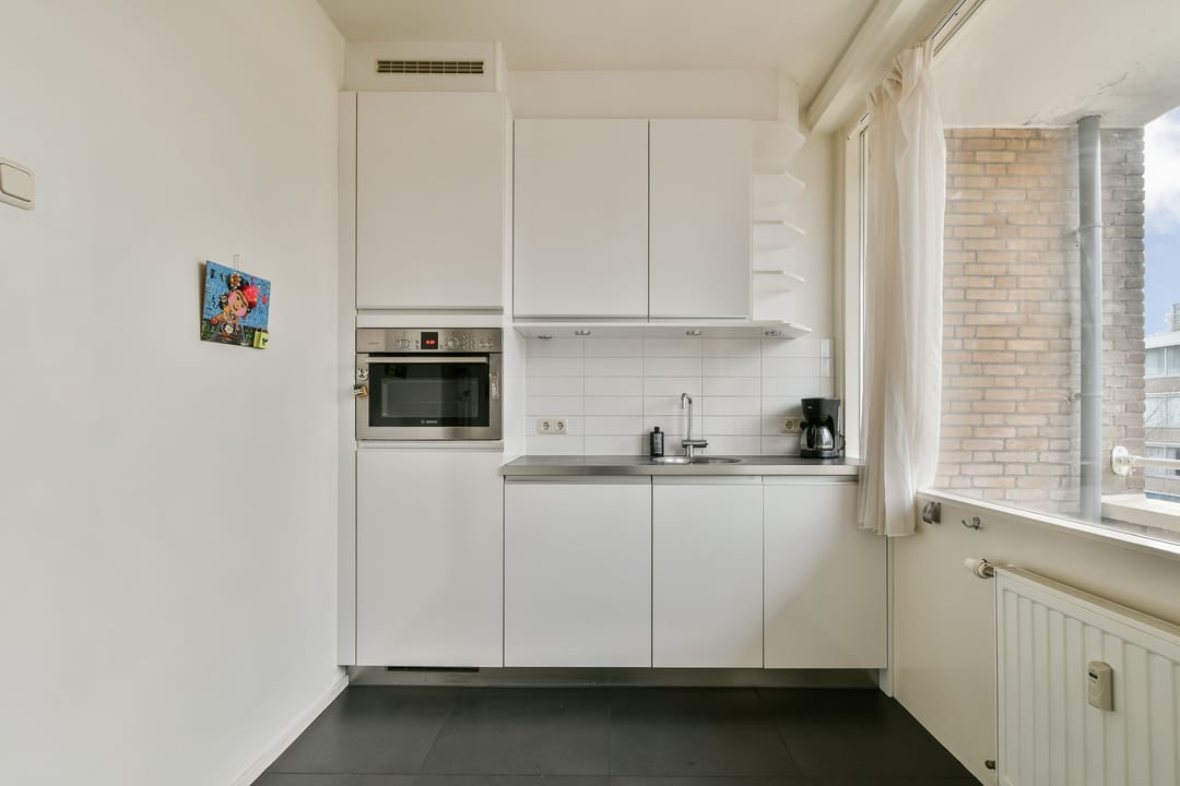 Newly Renovated 3-Room Apartment with Two Sunny Balconies in Green Buitenveldert — 12