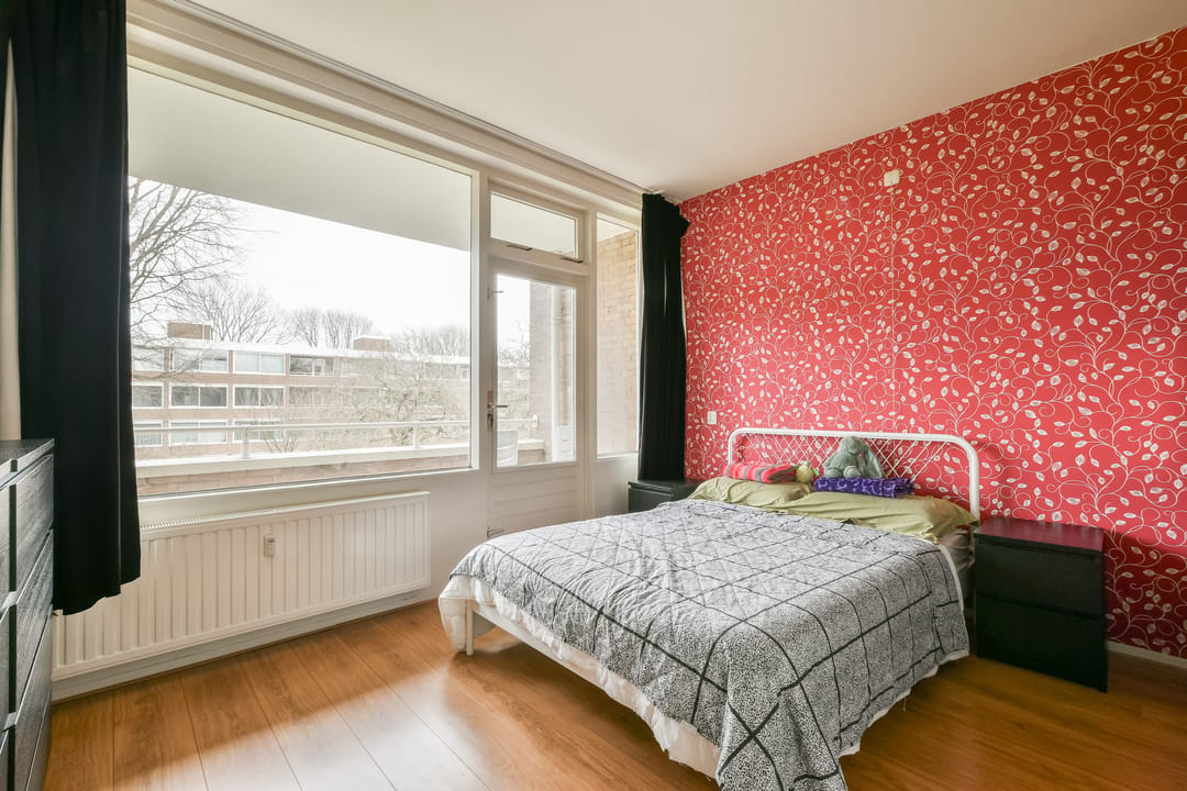 Newly Renovated 3-Room Apartment with Two Sunny Balconies in Green Buitenveldert — 15