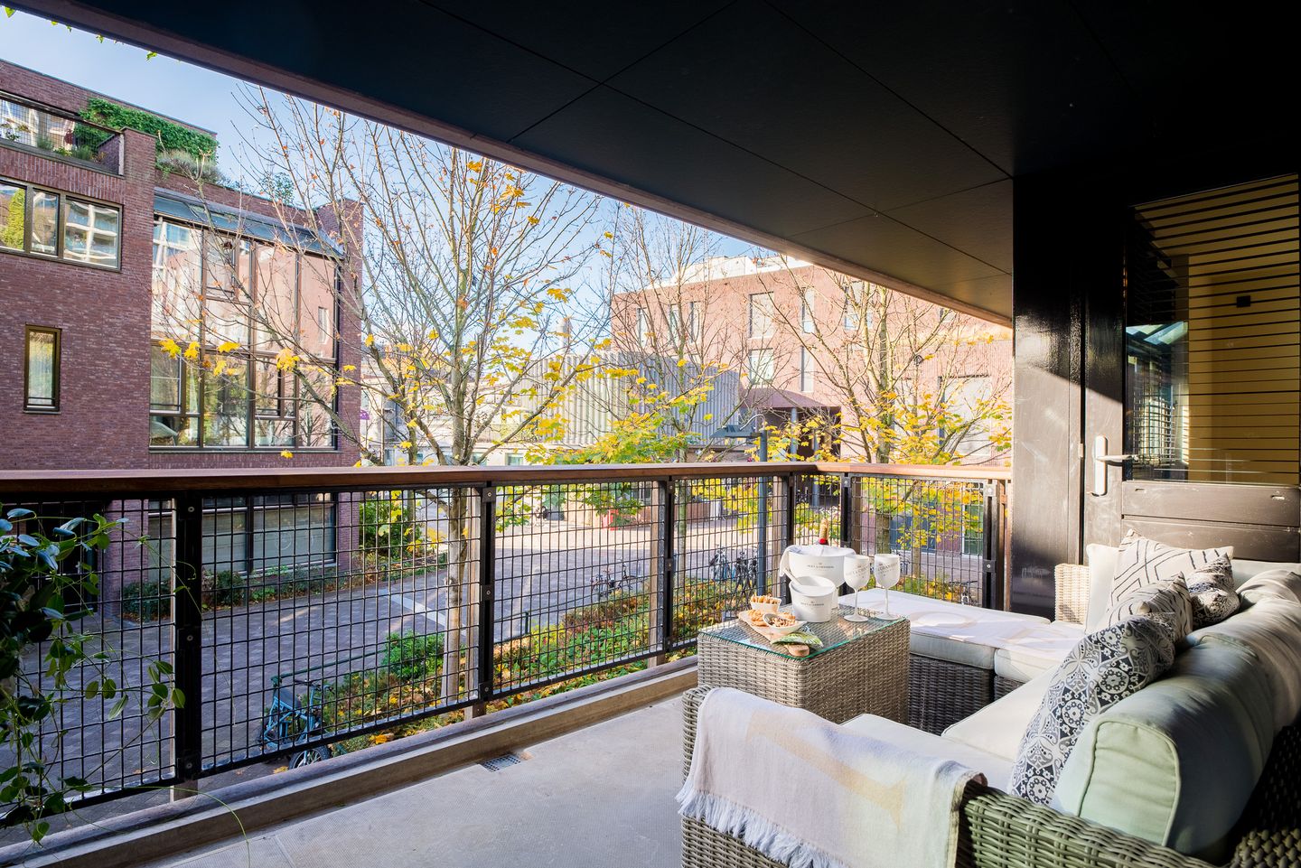 Luxurious Move-in Ready Apartment in Eindhoven City Center with Private Parking — 12