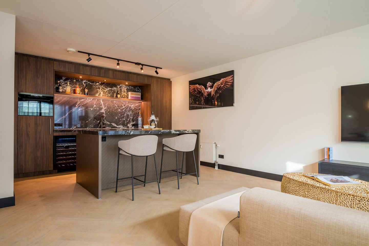 Luxurious Move-in Ready Apartment in Eindhoven City Center with Private Parking — 16