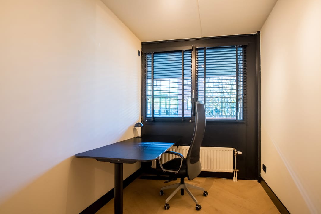 Luxurious Move-in Ready Apartment in Eindhoven City Center with Private Parking — 25