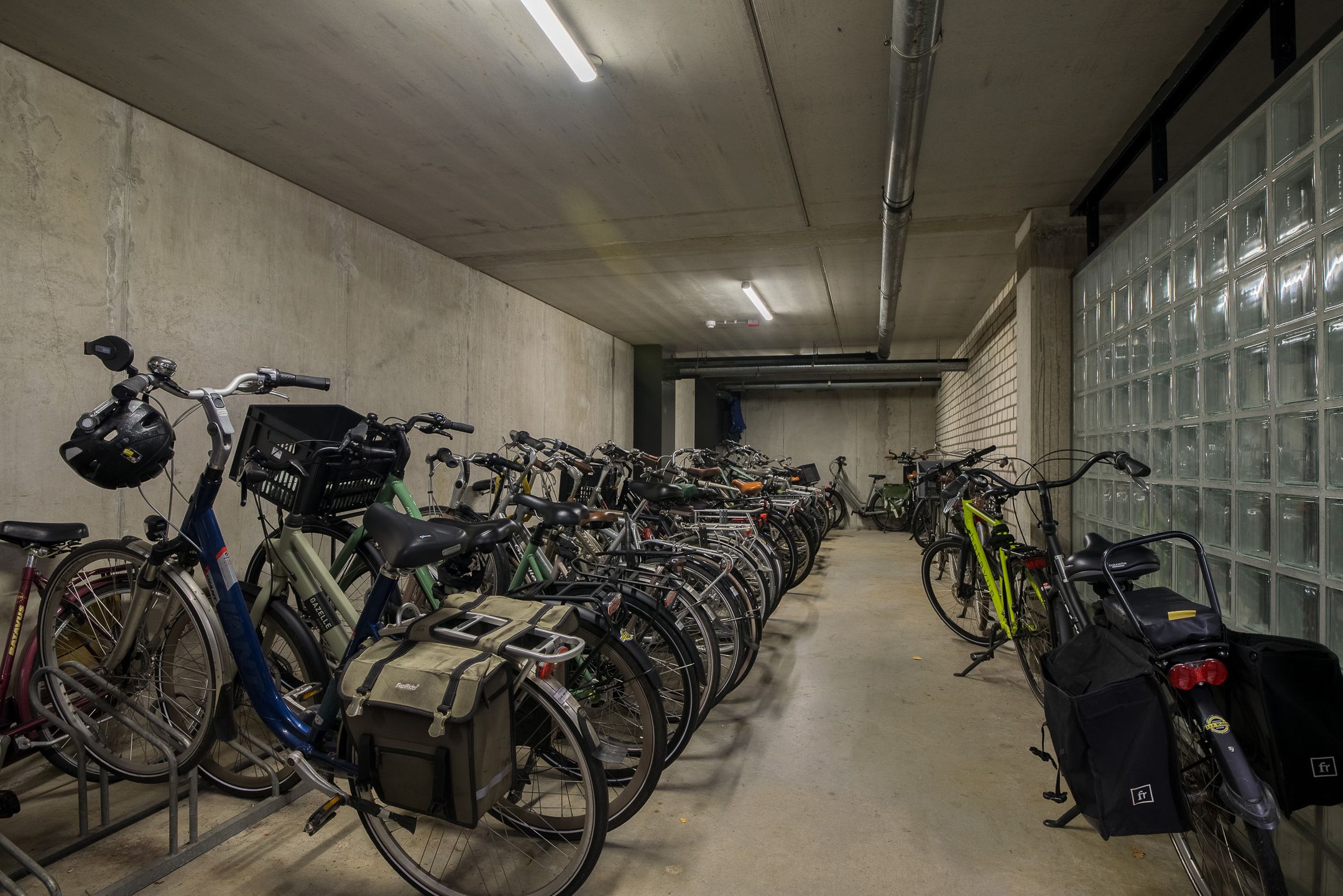Luxurious Move-in Ready Apartment in Eindhoven City Center with Private Parking — 37