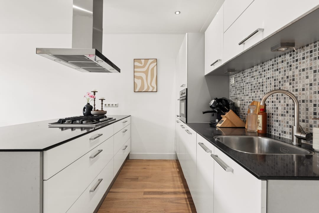 Luxurious 3-Room Apartment with Sunny Balcony in Vibrant Kinkerbuurt — 22