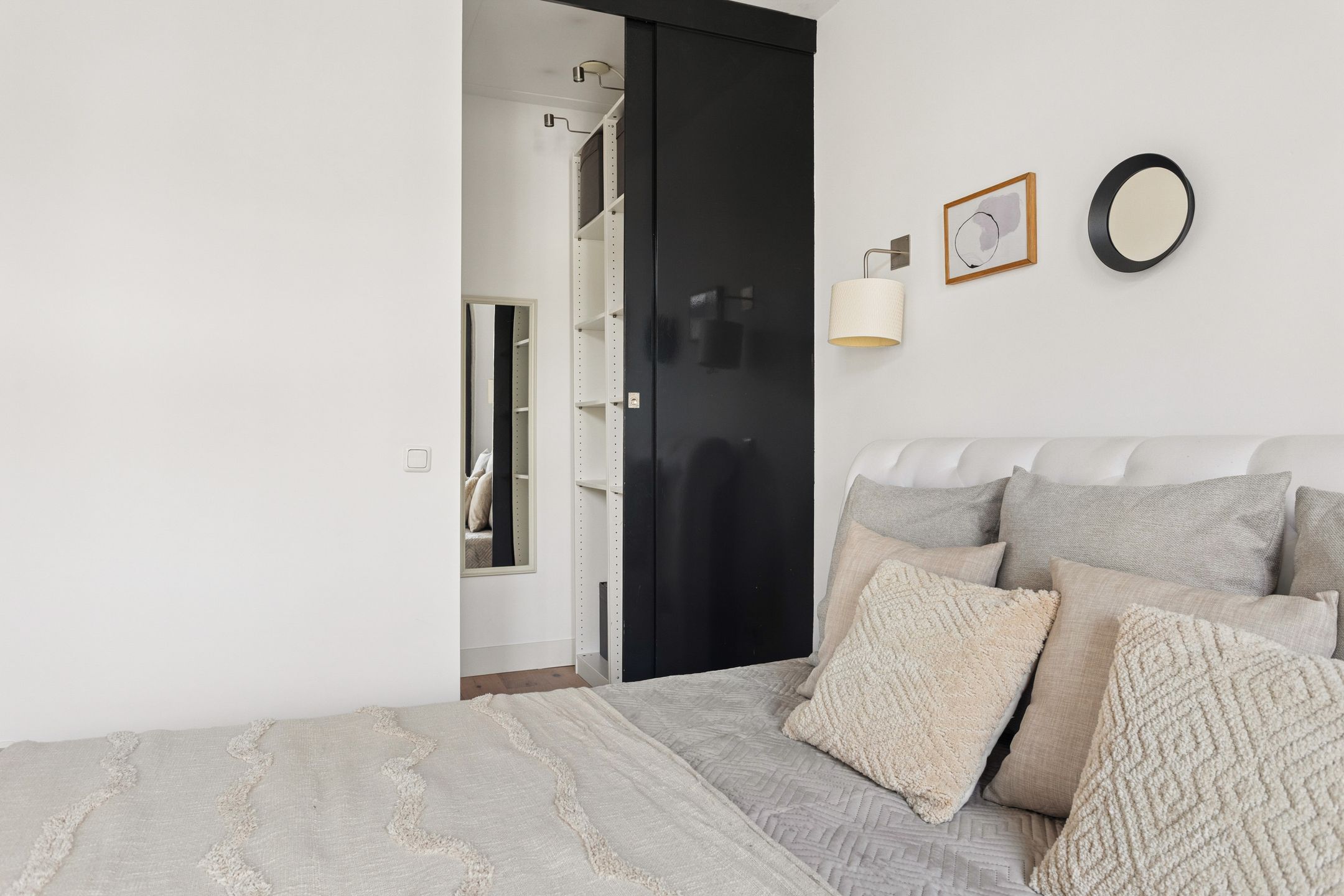 Luxurious 3-Room Apartment with Sunny Balcony in Vibrant Kinkerbuurt — 35