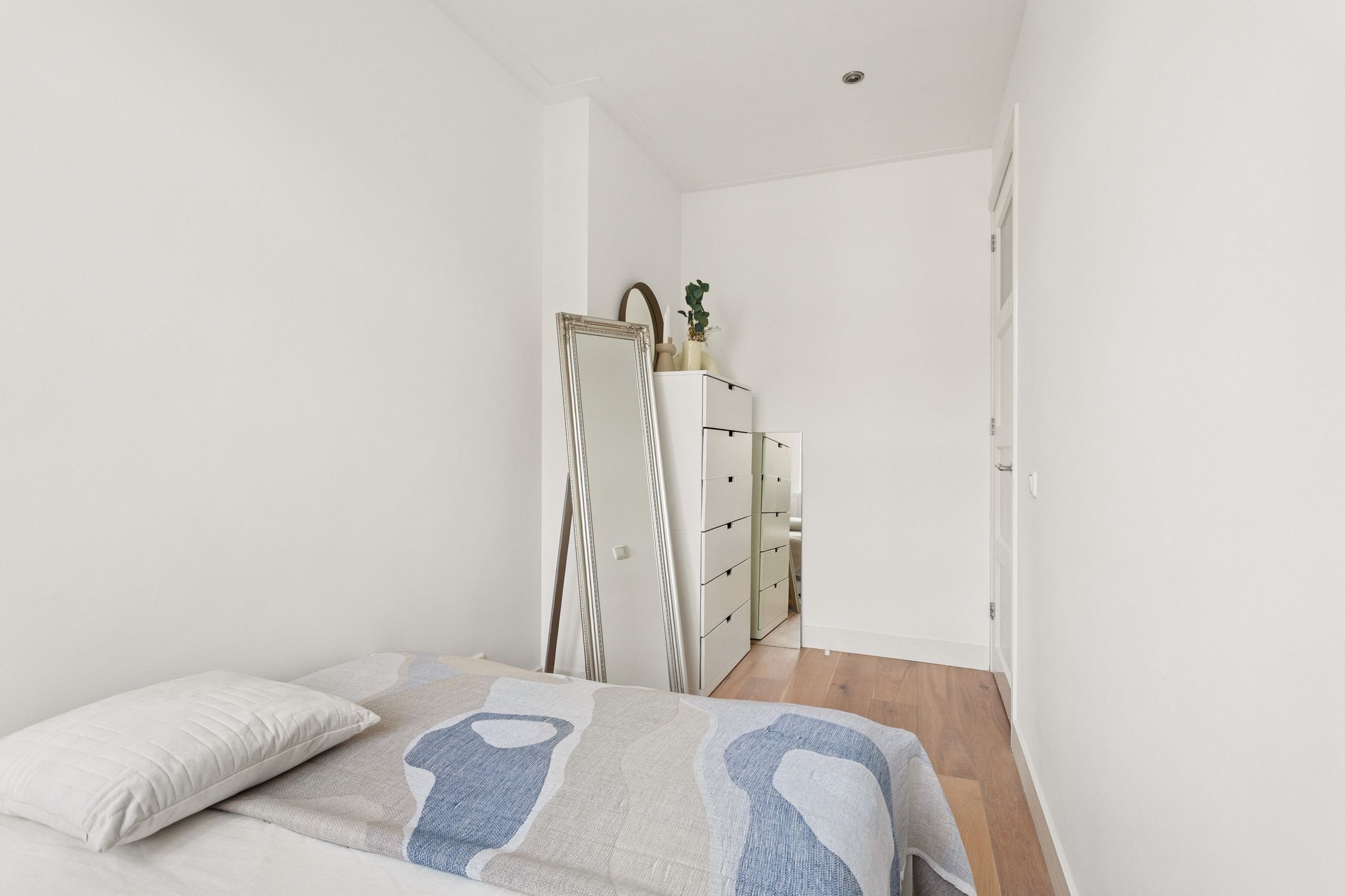 Luxurious 3-Room Apartment with Sunny Balcony in Vibrant Kinkerbuurt — 38