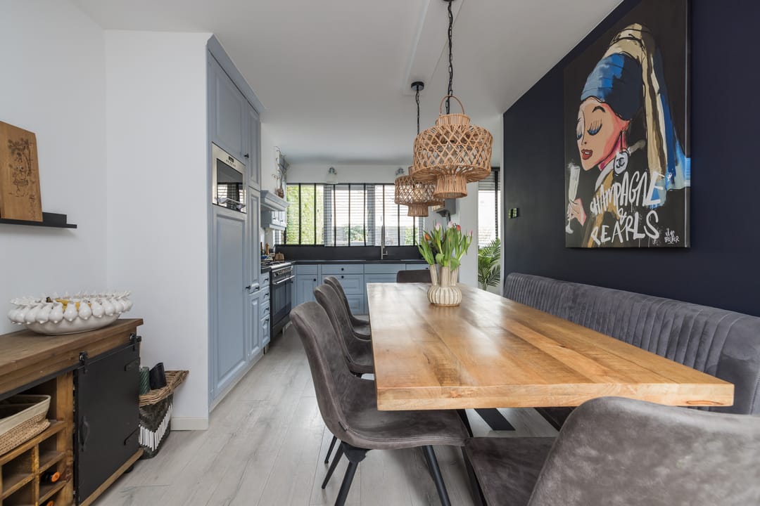 Spacious move-in ready corner house with 5 bedrooms and 2 bathrooms — 14