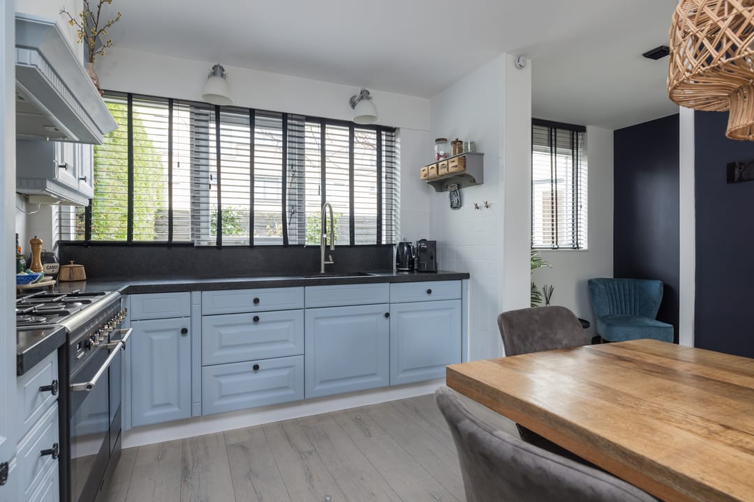 Spacious move-in ready corner house with 5 bedrooms and 2 bathrooms — 15