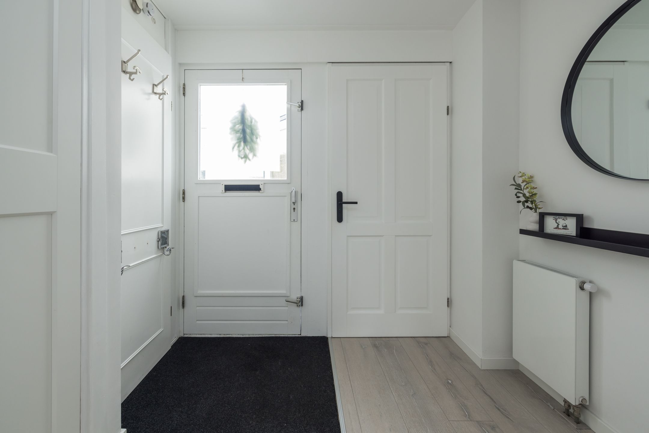 Spacious move-in ready corner house with 5 bedrooms and 2 bathrooms — 16