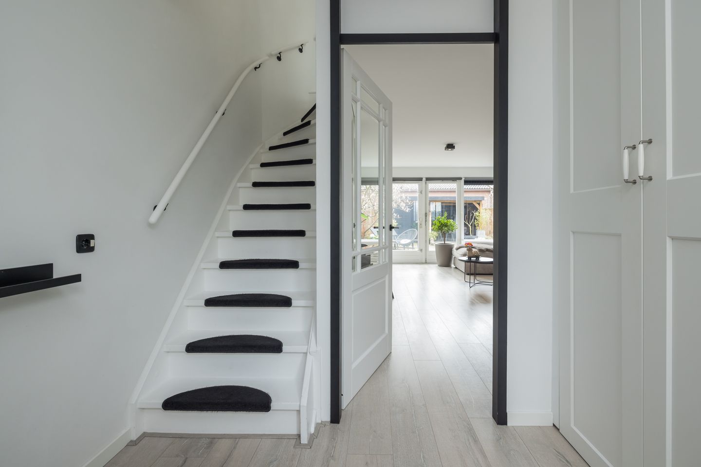 Spacious move-in ready corner house with 5 bedrooms and 2 bathrooms — 17