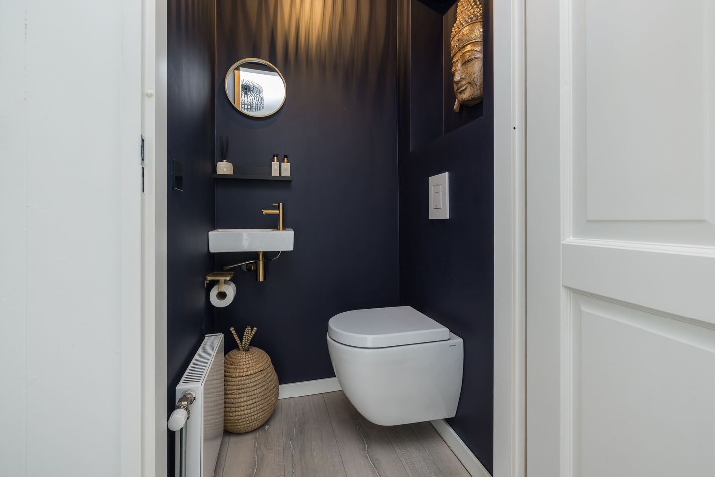 Spacious move-in ready corner house with 5 bedrooms and 2 bathrooms — 18