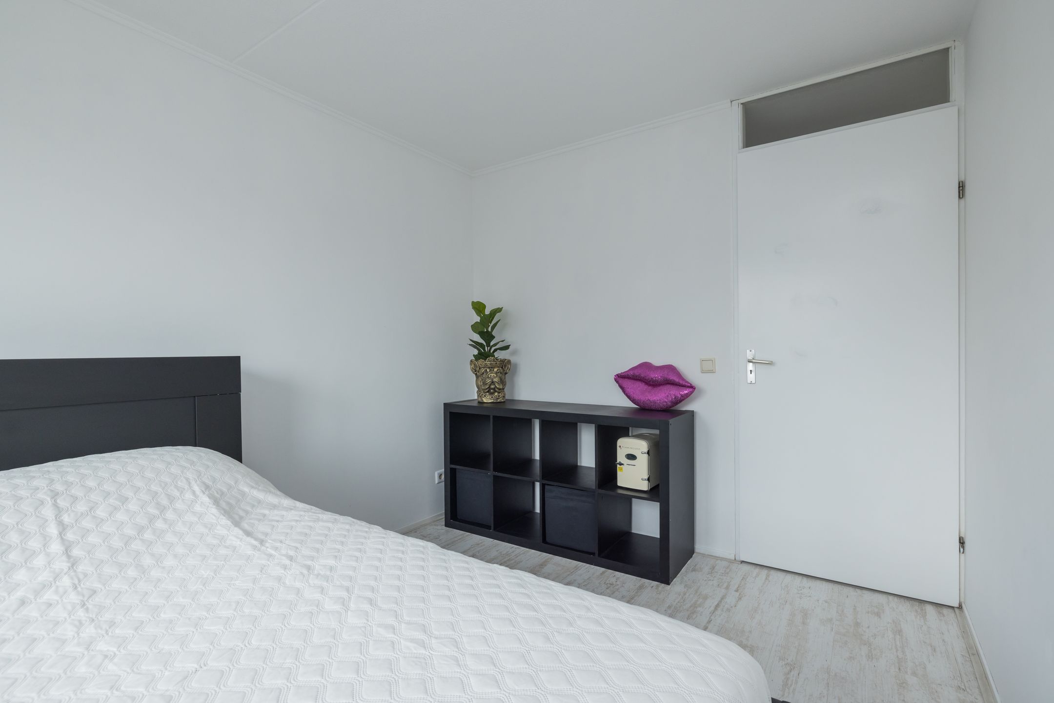 Spacious move-in ready corner house with 5 bedrooms and 2 bathrooms — 24