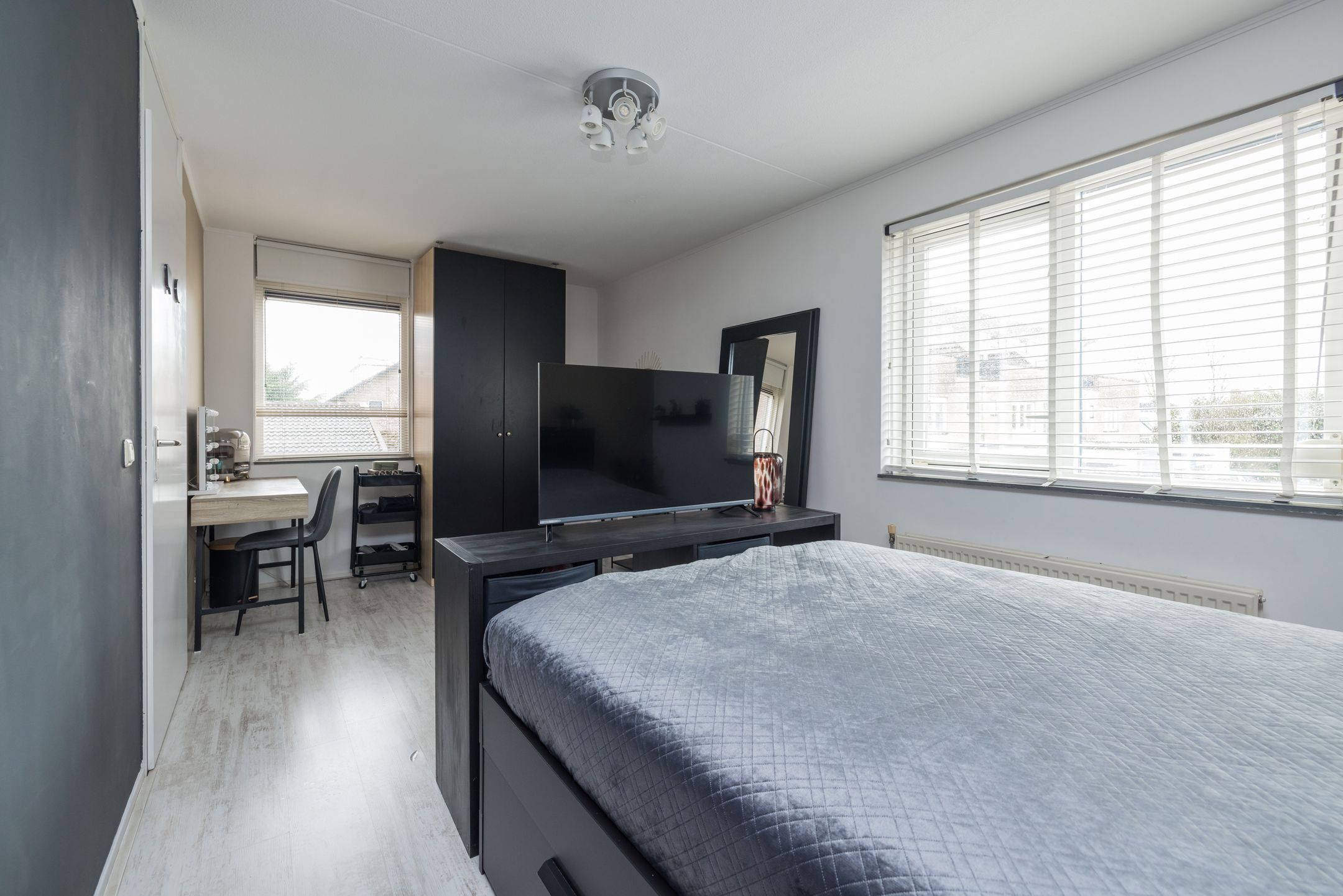 Spacious move-in ready corner house with 5 bedrooms and 2 bathrooms — 27