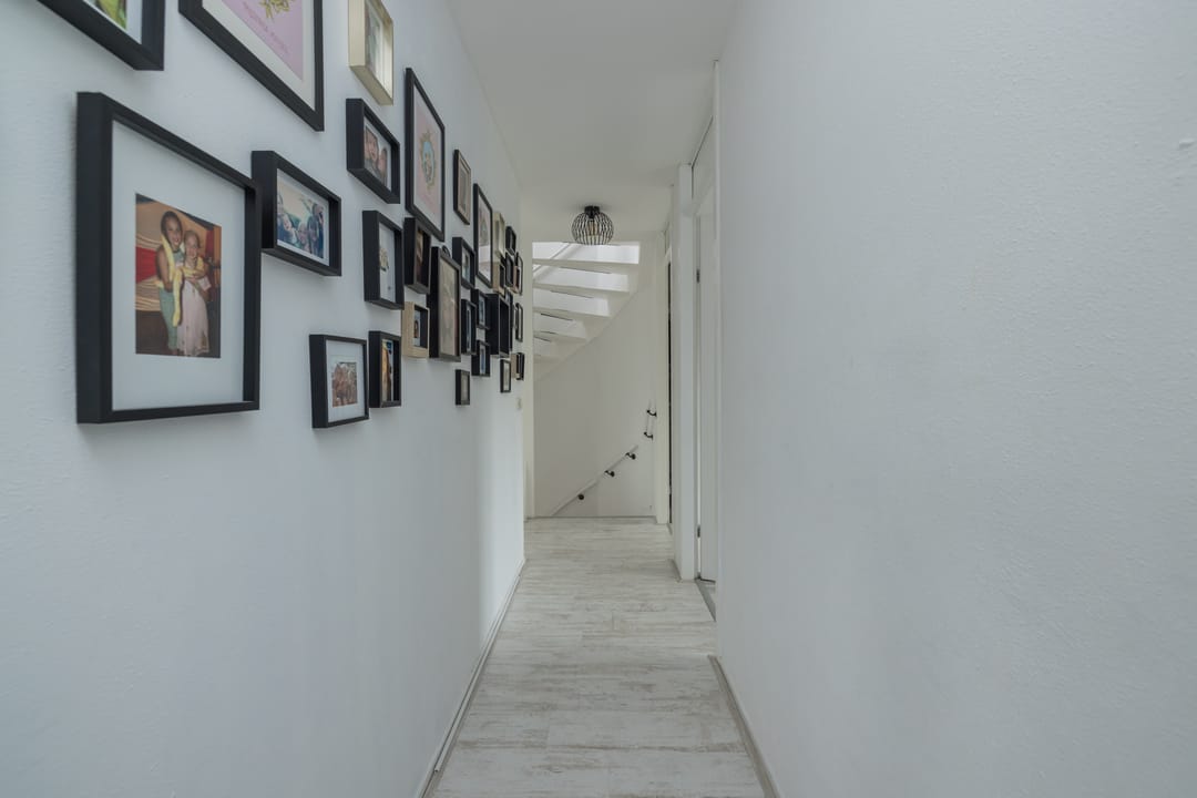 Spacious move-in ready corner house with 5 bedrooms and 2 bathrooms — 28