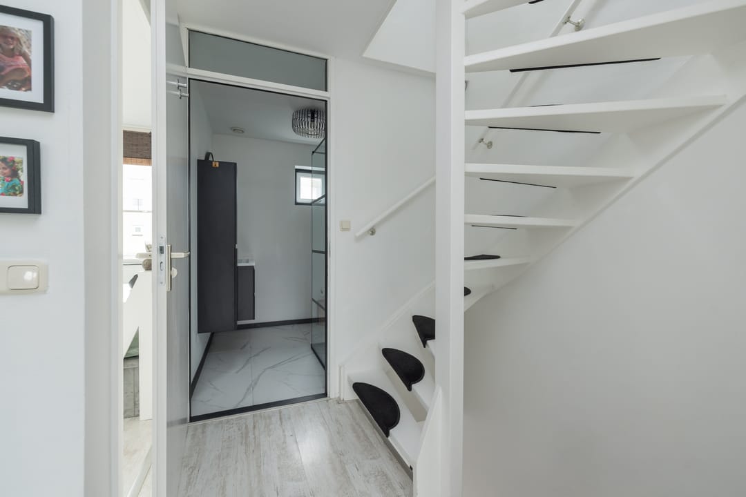 Spacious move-in ready corner house with 5 bedrooms and 2 bathrooms — 29