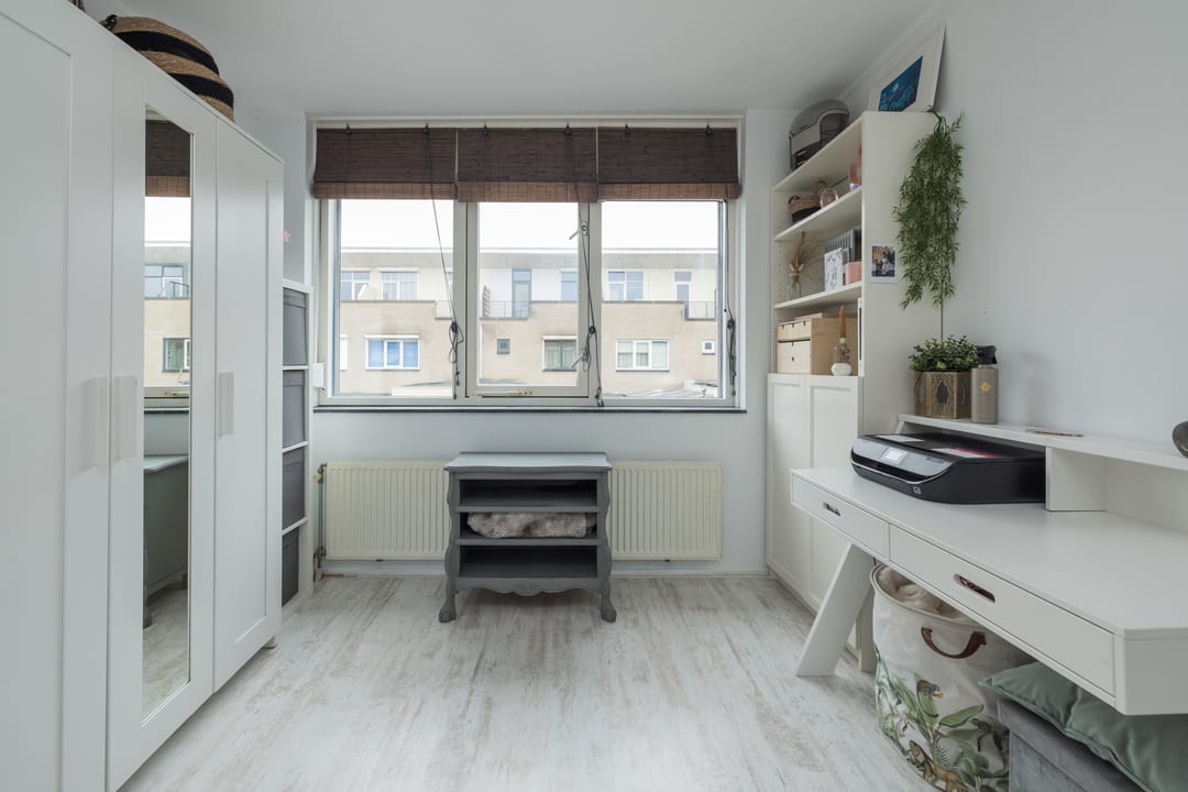 Spacious move-in ready corner house with 5 bedrooms and 2 bathrooms — 35
