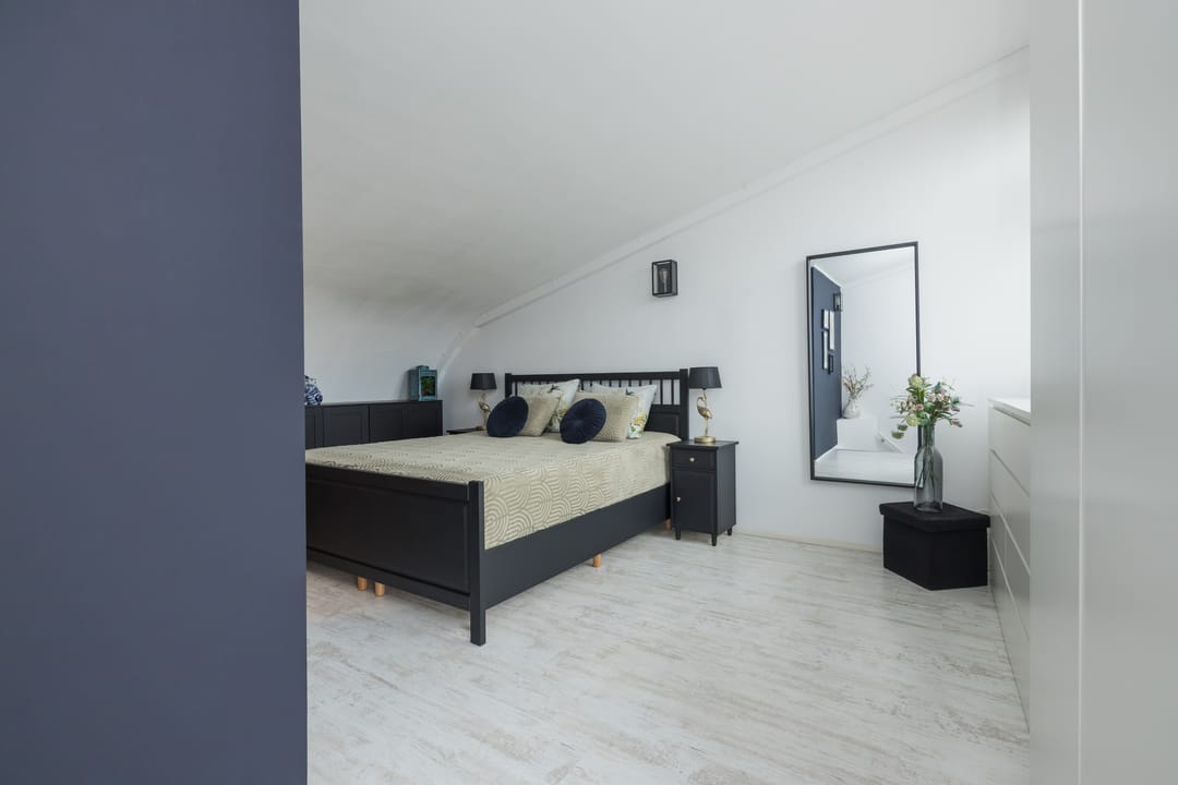 Spacious move-in ready corner house with 5 bedrooms and 2 bathrooms — 38