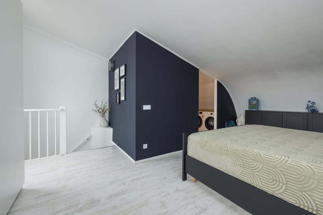 Spacious move-in ready corner house with 5 bedrooms and 2 bathrooms — 40
