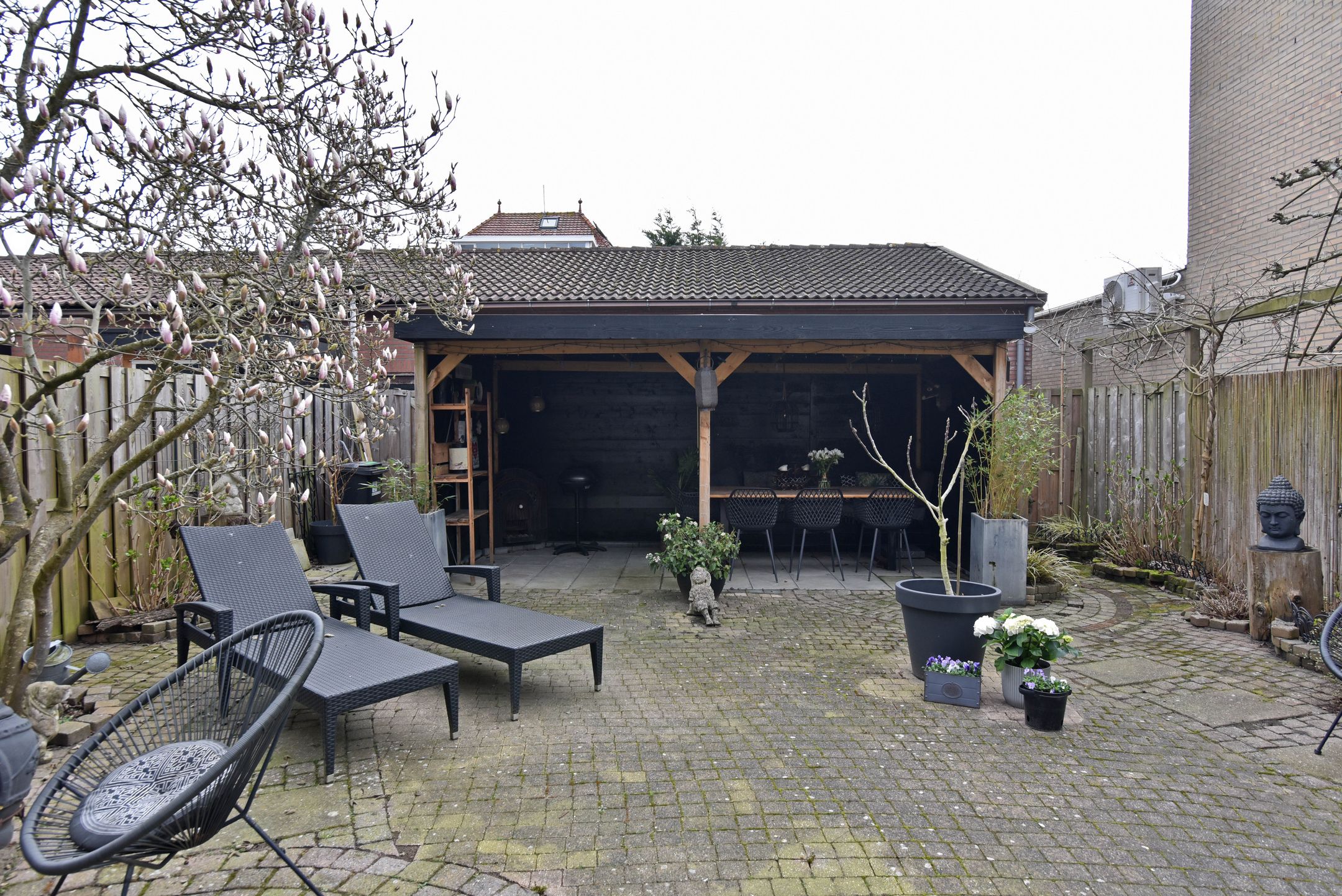 Spacious move-in ready corner house with 5 bedrooms and 2 bathrooms — 53