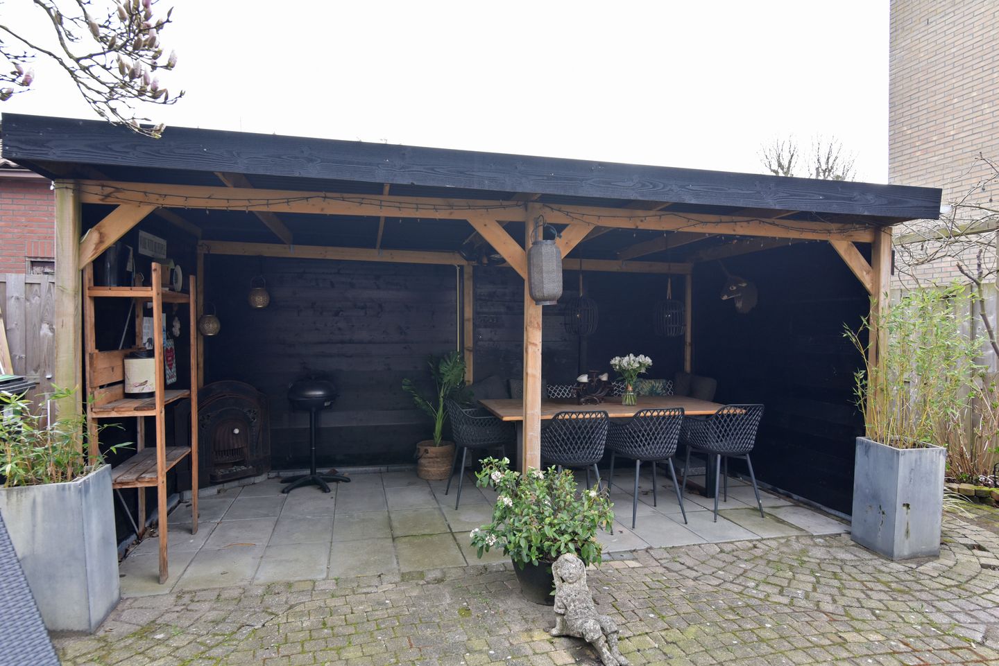 Spacious move-in ready corner house with 5 bedrooms and 2 bathrooms — 55