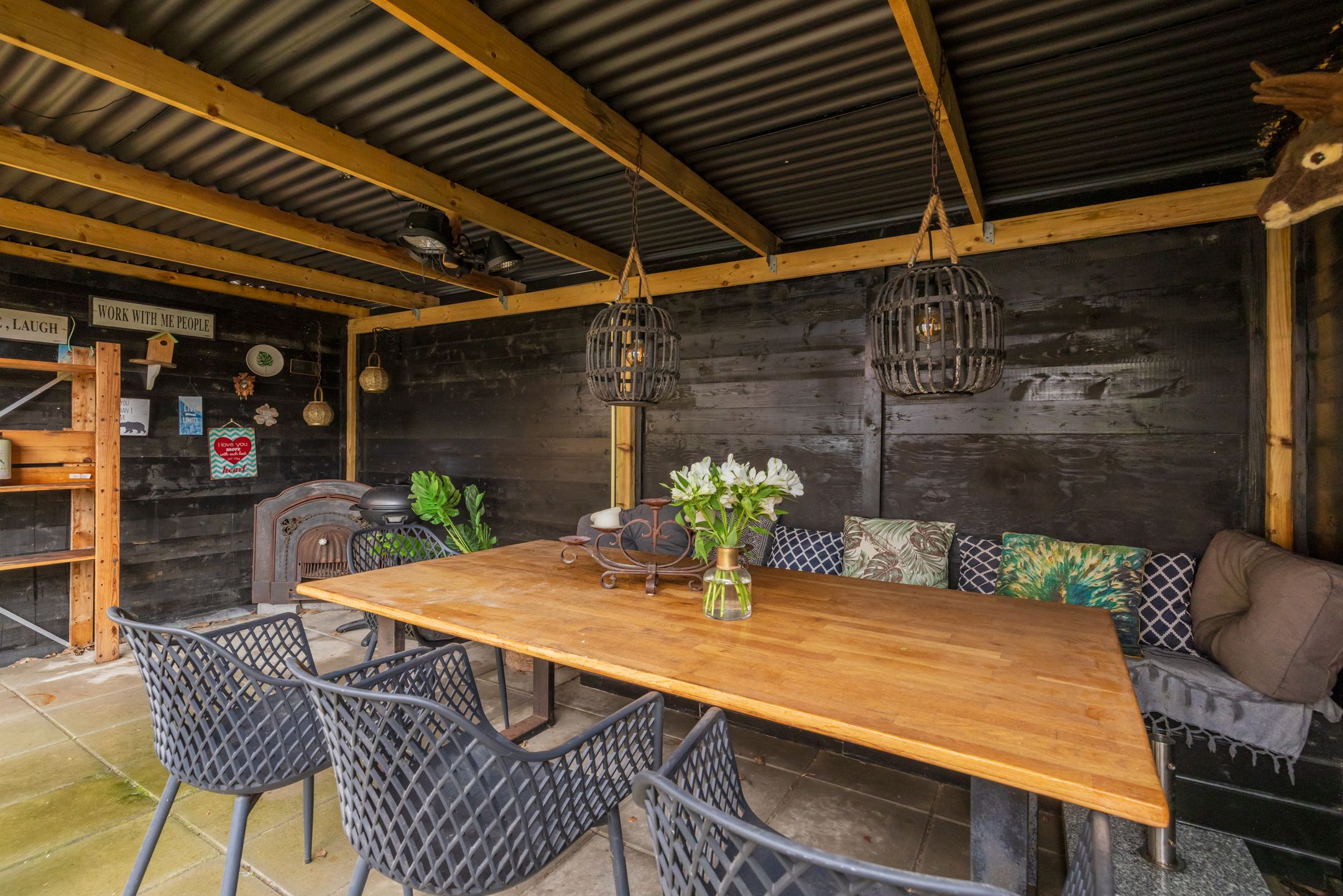 Spacious move-in ready corner house with 5 bedrooms and 2 bathrooms — 56
