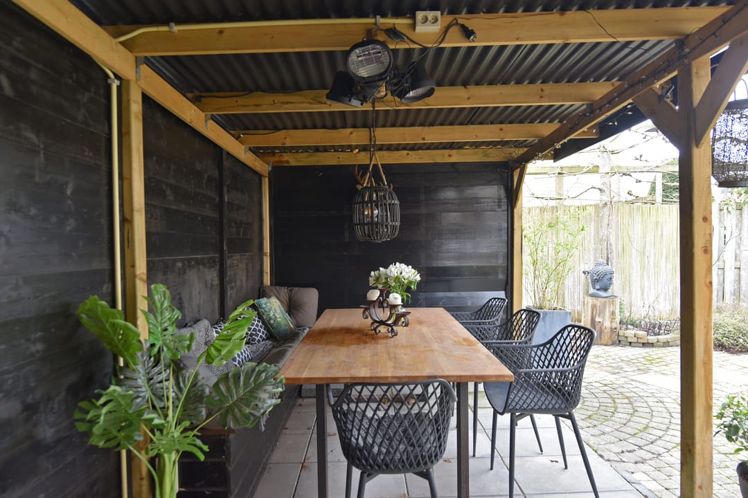 Spacious move-in ready corner house with 5 bedrooms and 2 bathrooms — 57