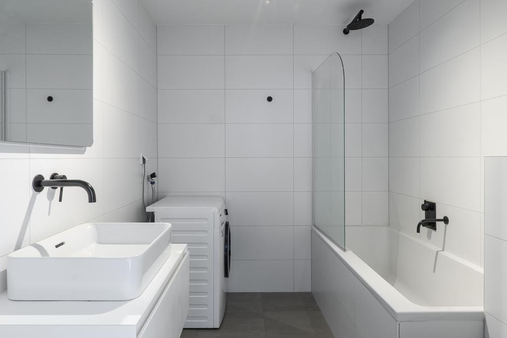 Renovated Double Upper Apartment with 2 Bathrooms near Vondelpark — 17