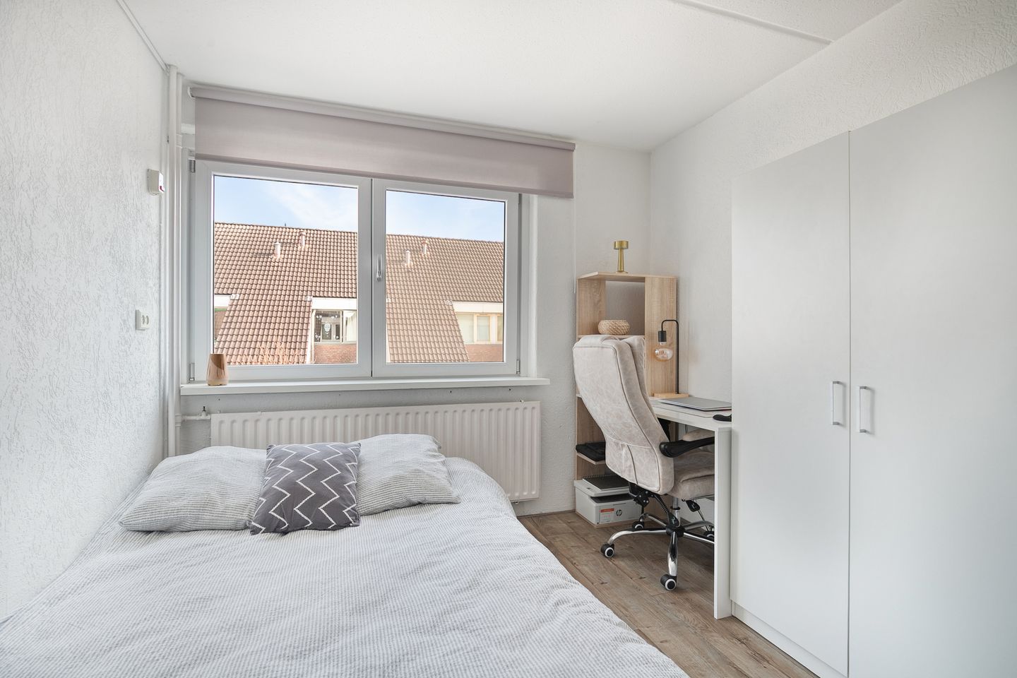 Spacious and Move-in Ready Family Home with Modern Features and Solar Panels in Lelystad — 25