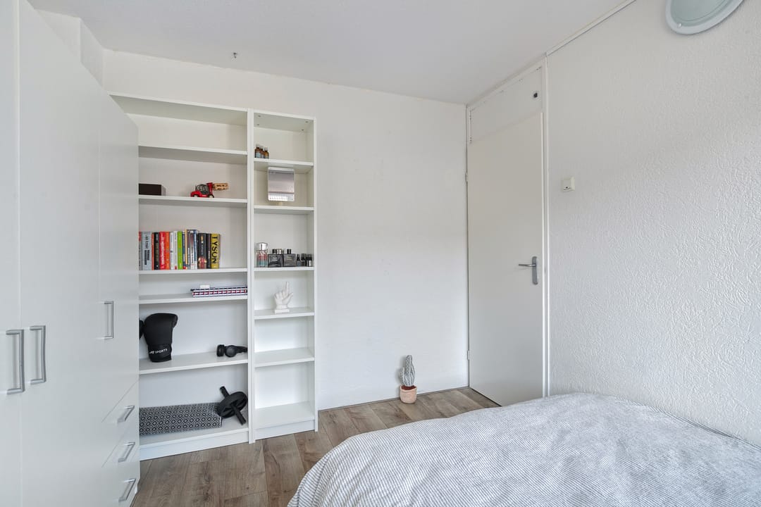 Spacious and Move-in Ready Family Home with Modern Features and Solar Panels in Lelystad — 26