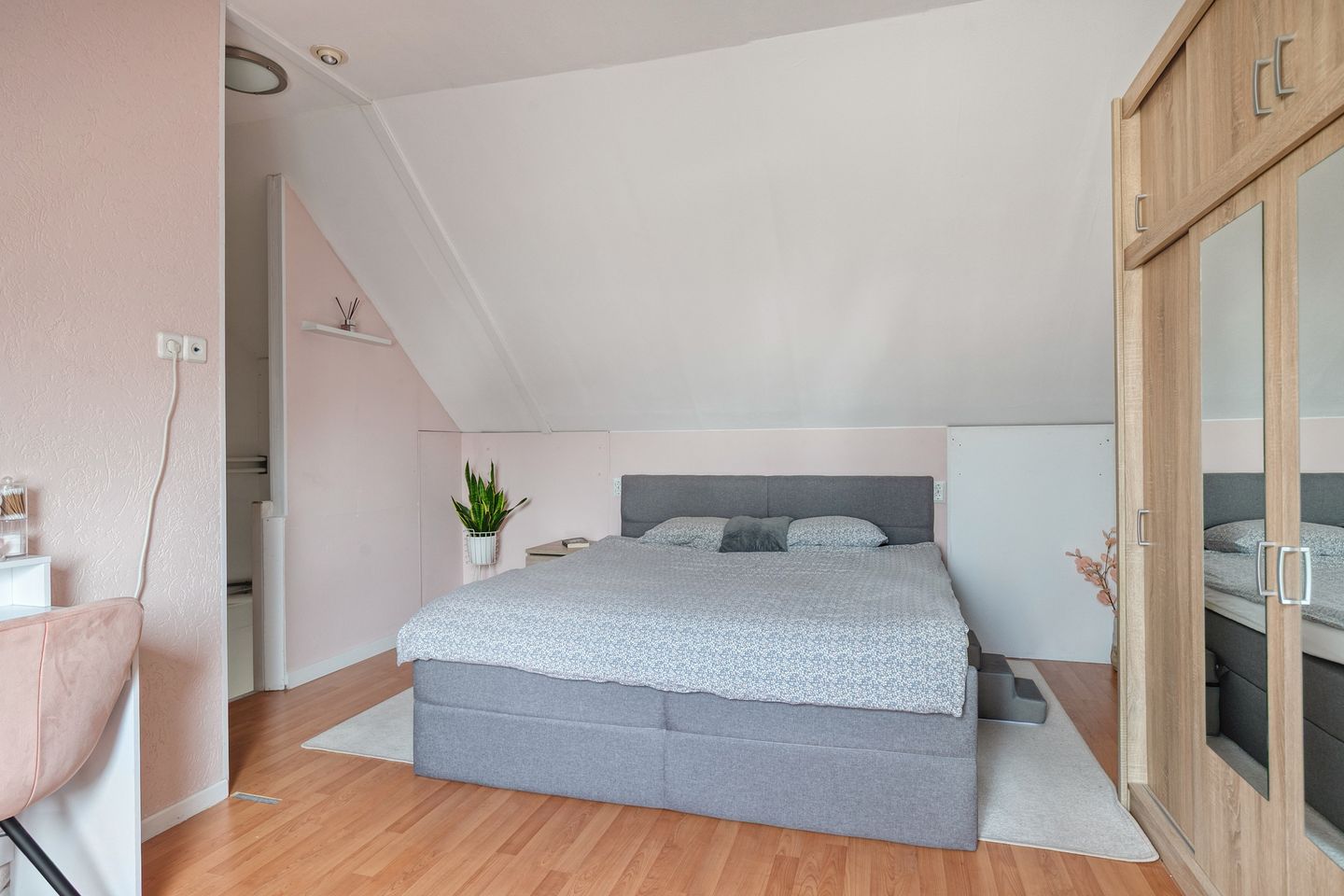 Spacious and Move-in Ready Family Home with Modern Features and Solar Panels in Lelystad — 29