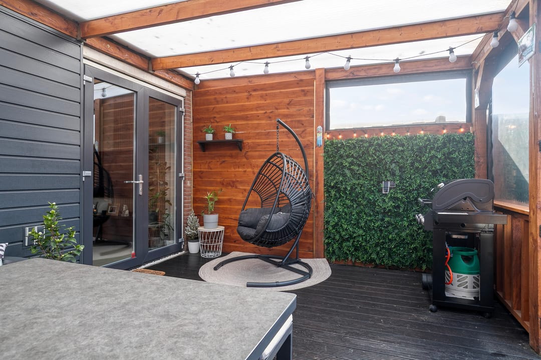 Spacious and Move-in Ready Family Home with Modern Features and Solar Panels in Lelystad — 32
