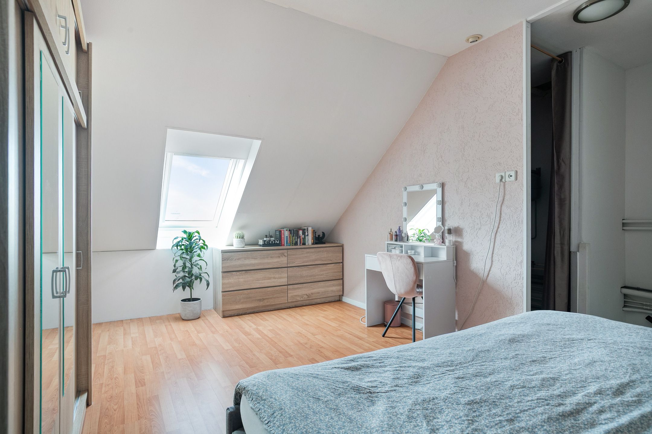 Spacious and Move-in Ready Family Home with Modern Features and Solar Panels in Lelystad — 30