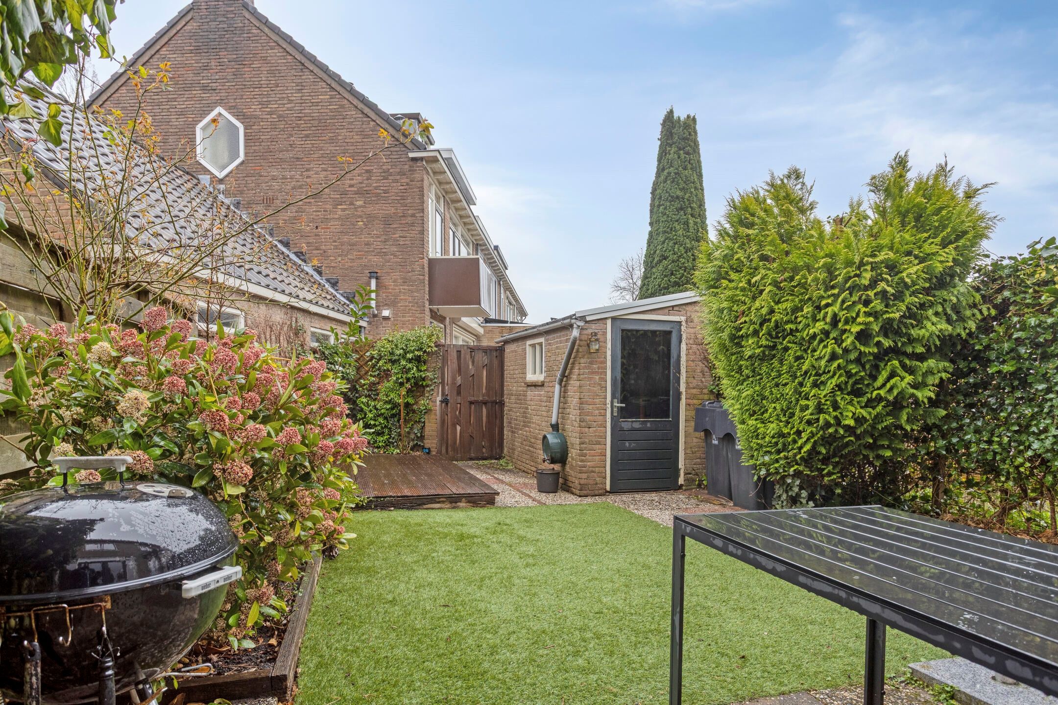 Spacious family home with sunny garden in Leiderdorp — 15