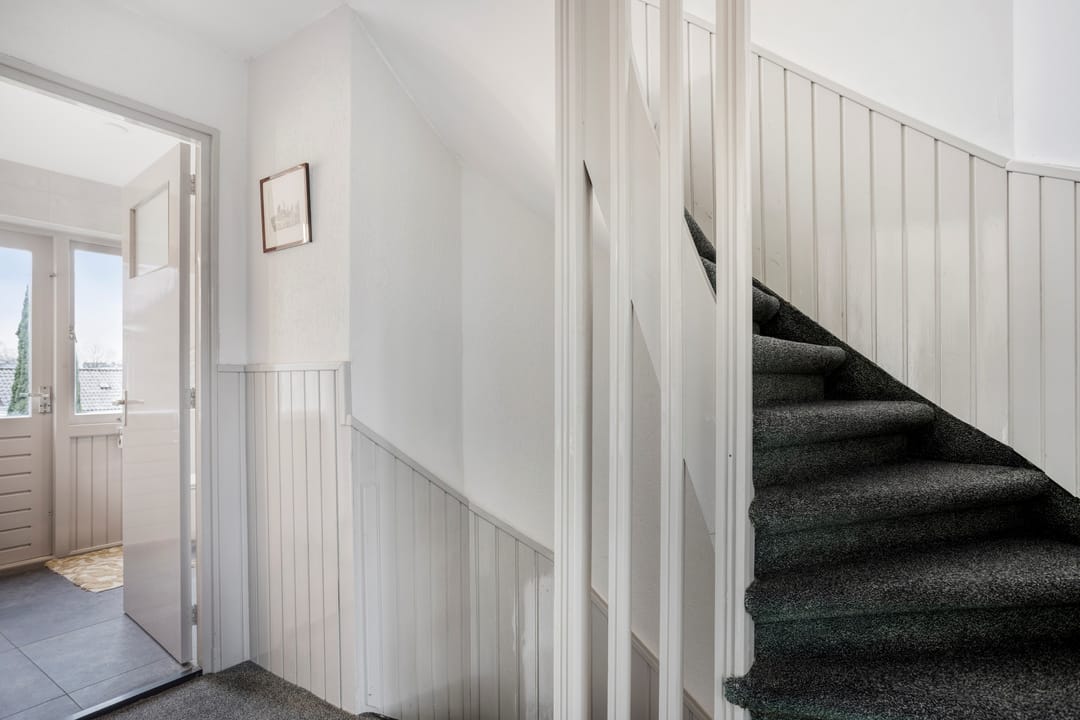 Spacious family home with sunny garden in Leiderdorp — 16