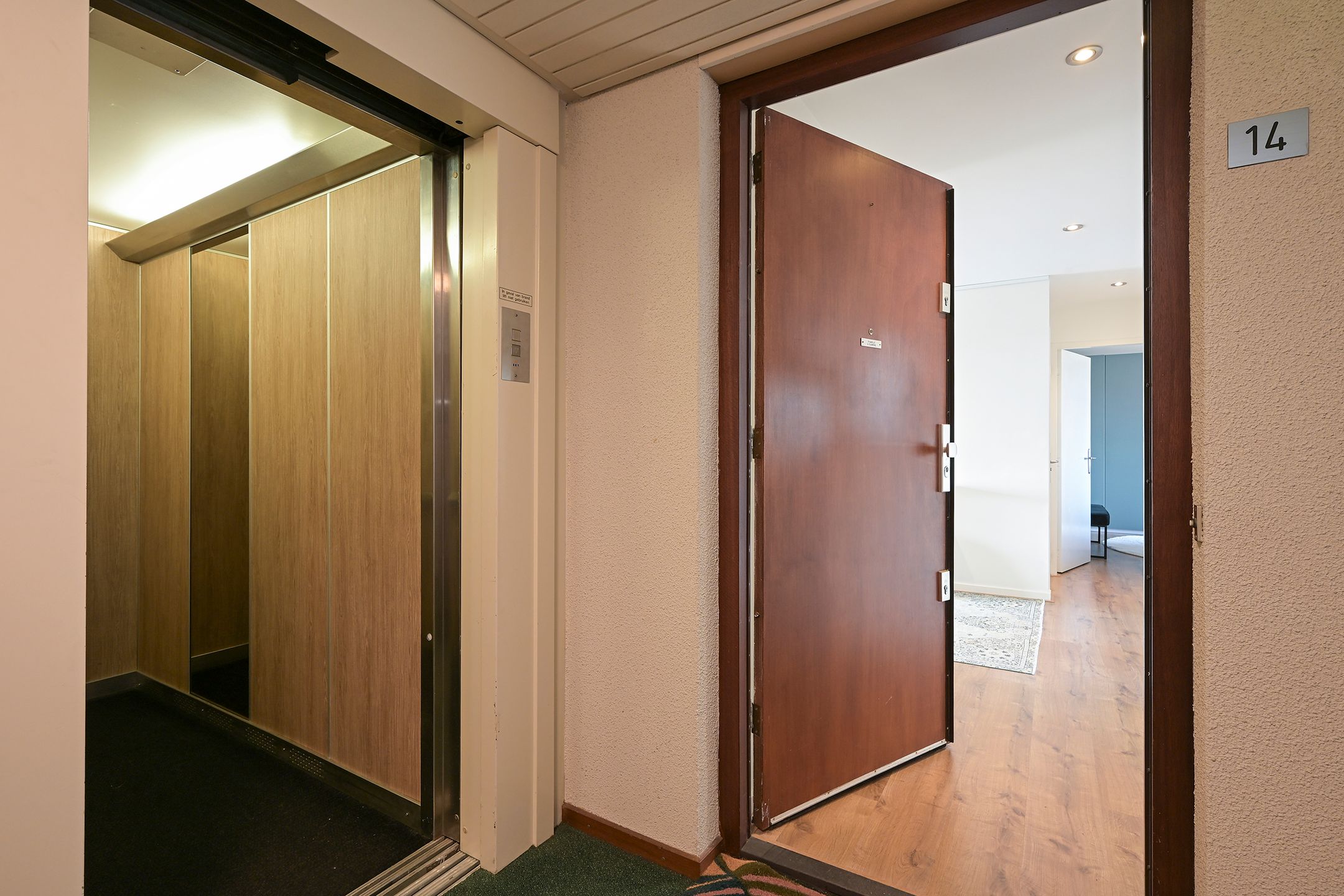 Luxurious light apartment with 3 bedrooms and panoramic view in The Hague — 12