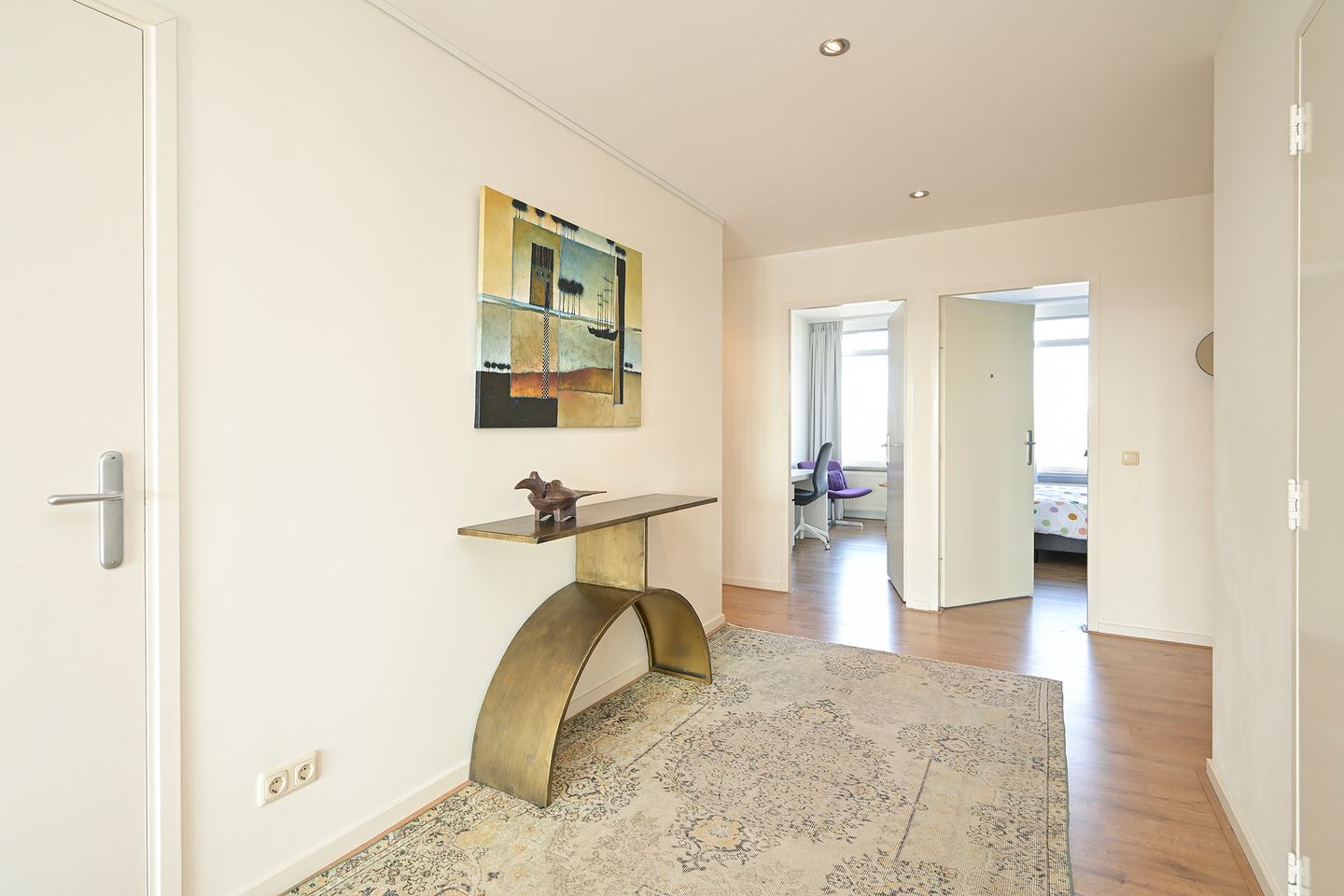 Luxurious light apartment with 3 bedrooms and panoramic view in The Hague — 26