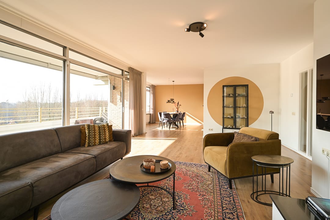 Luxurious light apartment with 3 bedrooms and panoramic view in The Hague — 34