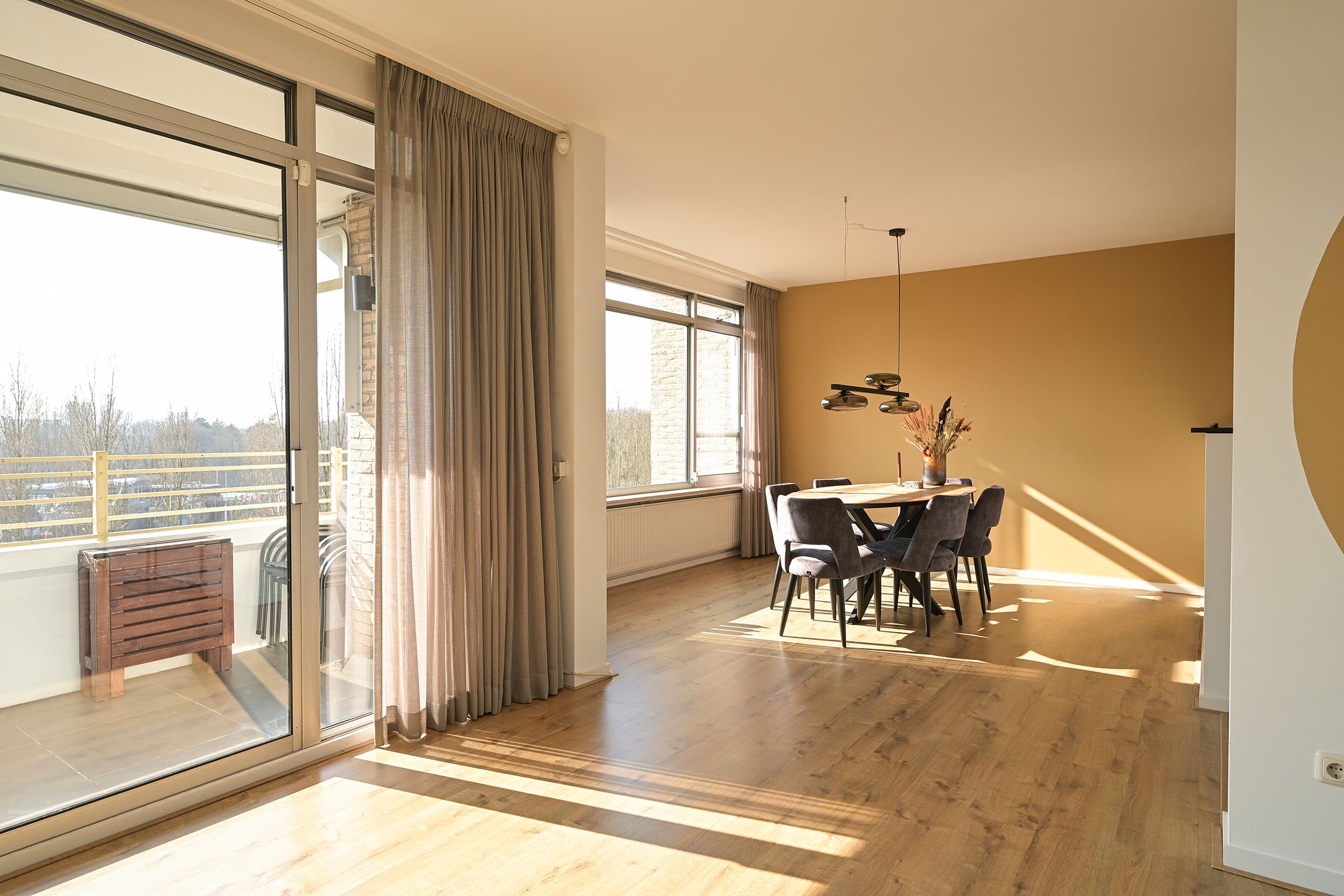 Luxurious light apartment with 3 bedrooms and panoramic view in The Hague — 36