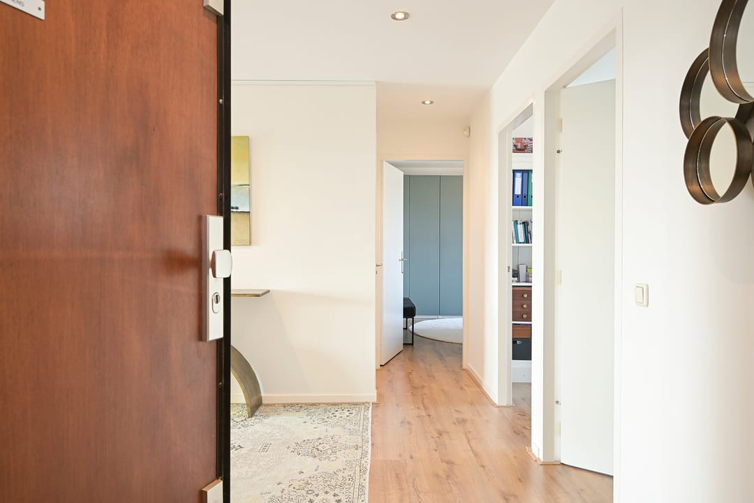 Luxurious light apartment with 3 bedrooms and panoramic view in The Hague — 13