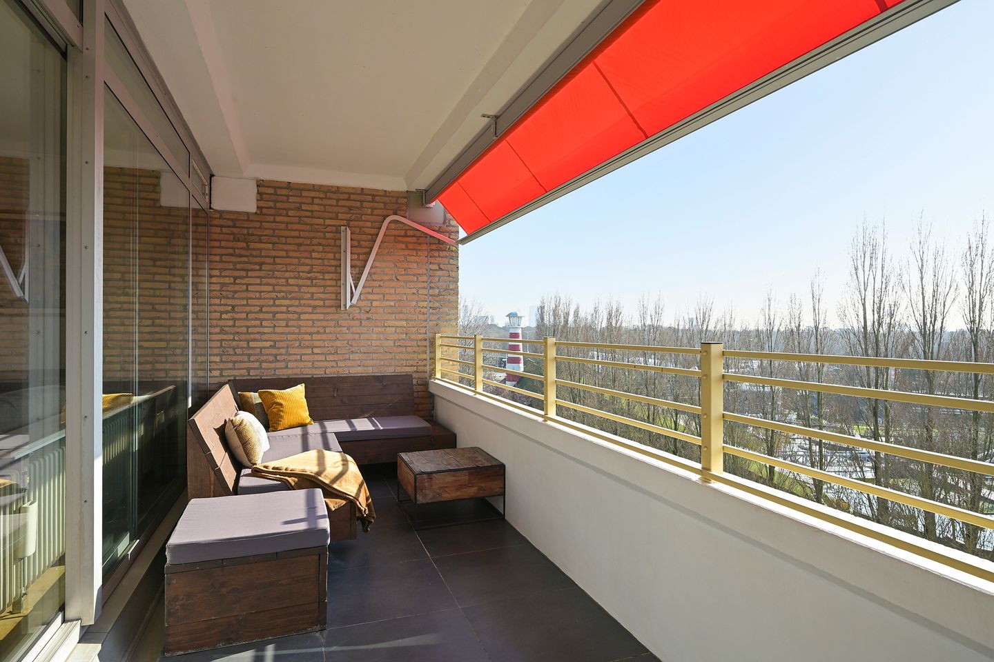 Luxurious light apartment with 3 bedrooms and panoramic view in The Hague — 44