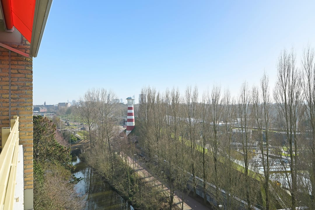 Luxurious light apartment with 3 bedrooms and panoramic view in The Hague — 45