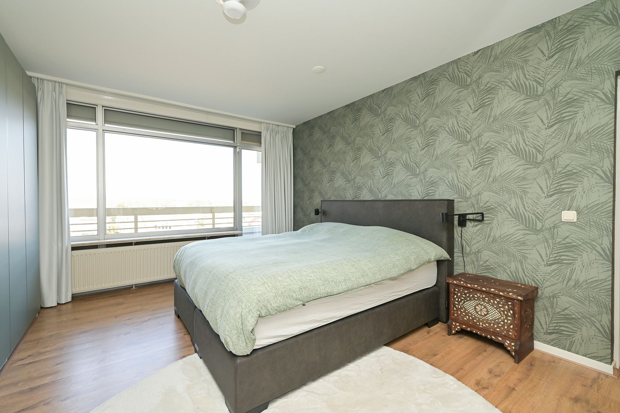 Luxurious light apartment with 3 bedrooms and panoramic view in The Hague — 22