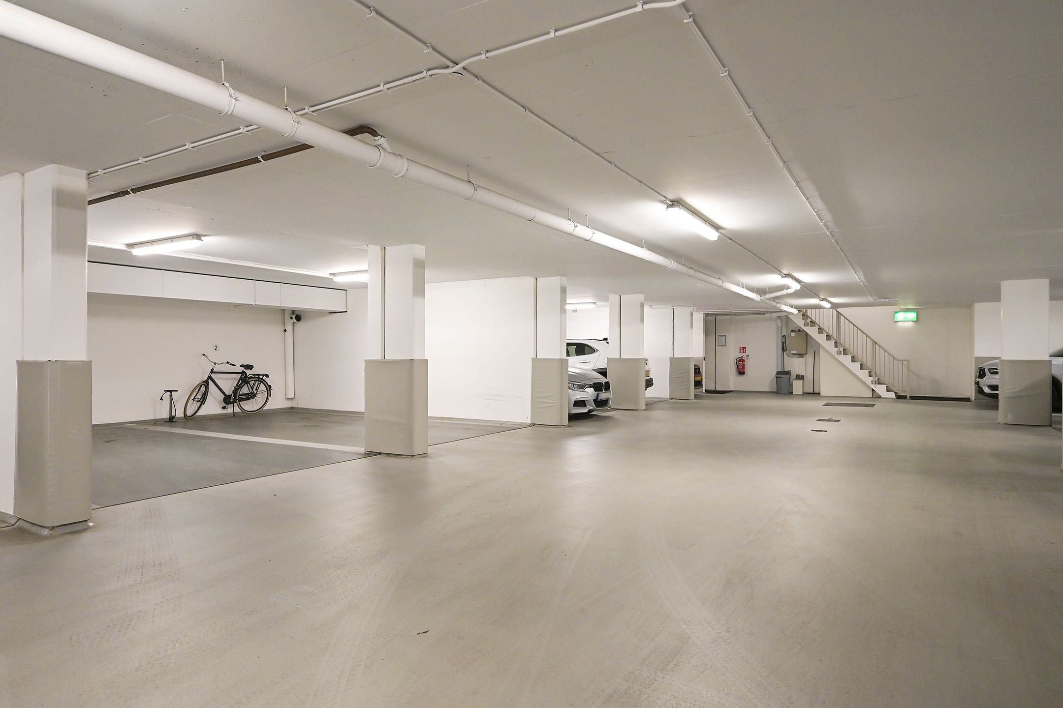 Luxurious light apartment with 3 bedrooms and panoramic view in The Hague — 49