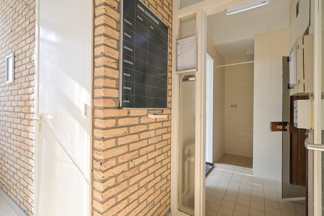 Luxurious light apartment with 3 bedrooms and panoramic view in The Hague — 50