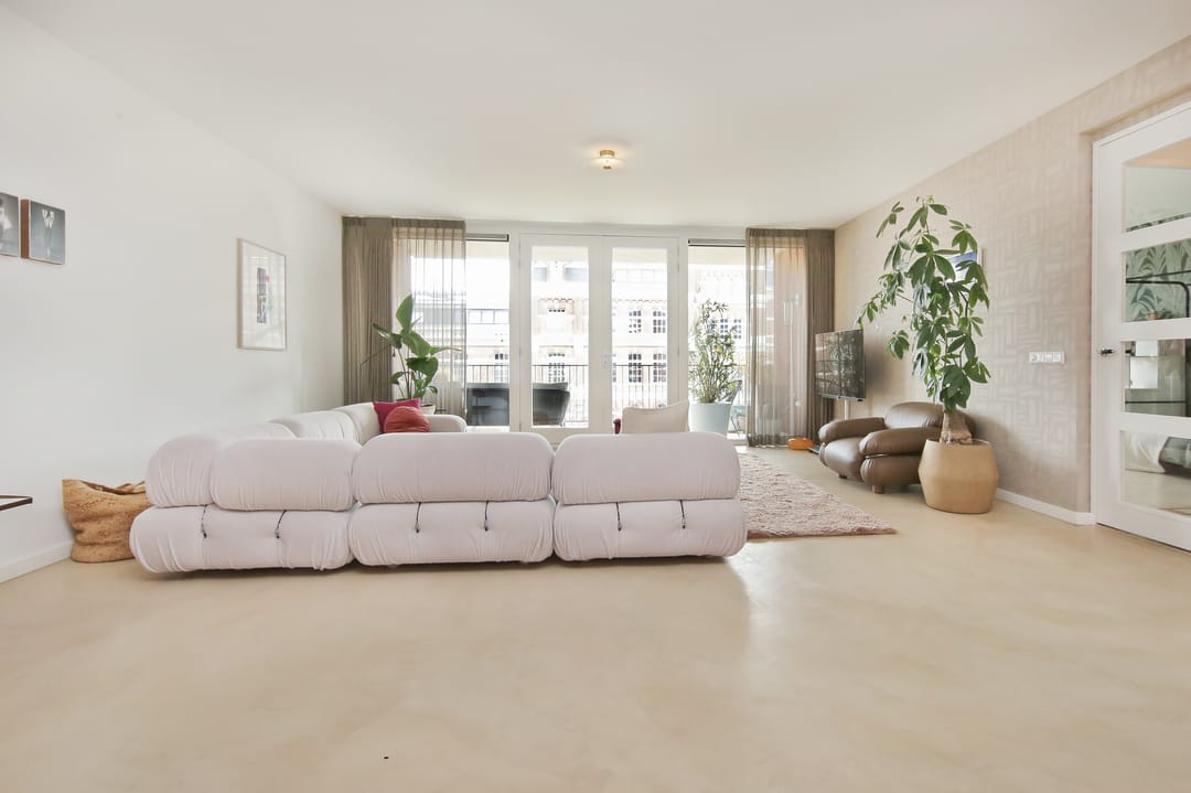 Stylish and Exceptionally Spacious Apartment with High-Quality Finishes in a Characteristic Barracks Complex — 15