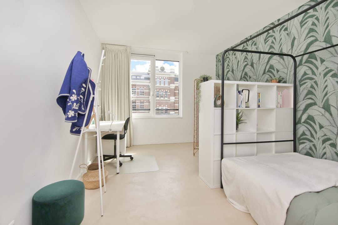 Stylish and Exceptionally Spacious Apartment with High-Quality Finishes in a Characteristic Barracks Complex — 39